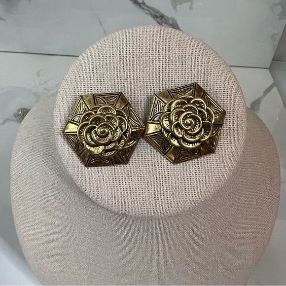 Vintage Hexagon Flower Metal Post Back Earrings - Picture 1 of 3
